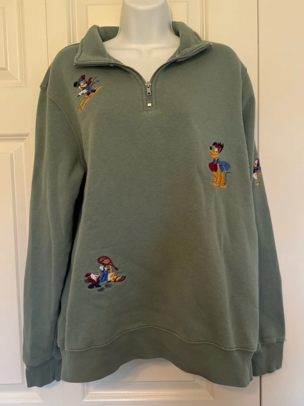 Disney Parks Mickey Mouse & Friends Homestead 1/4 Zip Pullover RARE Unisex M - Picture 2 of 9